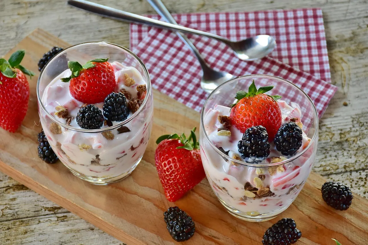 strawberry dessert, strawberries, blackberries, dessert, yogurt, cream, sweet dish, cute, yummy, meal, gourmet, kitchen, red, fruit, dairy product, milk, healthy, food, enjoyment, 