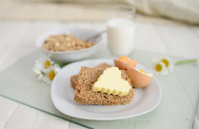 breakfast, breakfast in bed, cereal, loaf, butter, bedroom, lifestyle, comfort, meal, relax, healthy, grain, yummy, service, hotel, nourishment, food, enjoy the meal, milk, breakfa