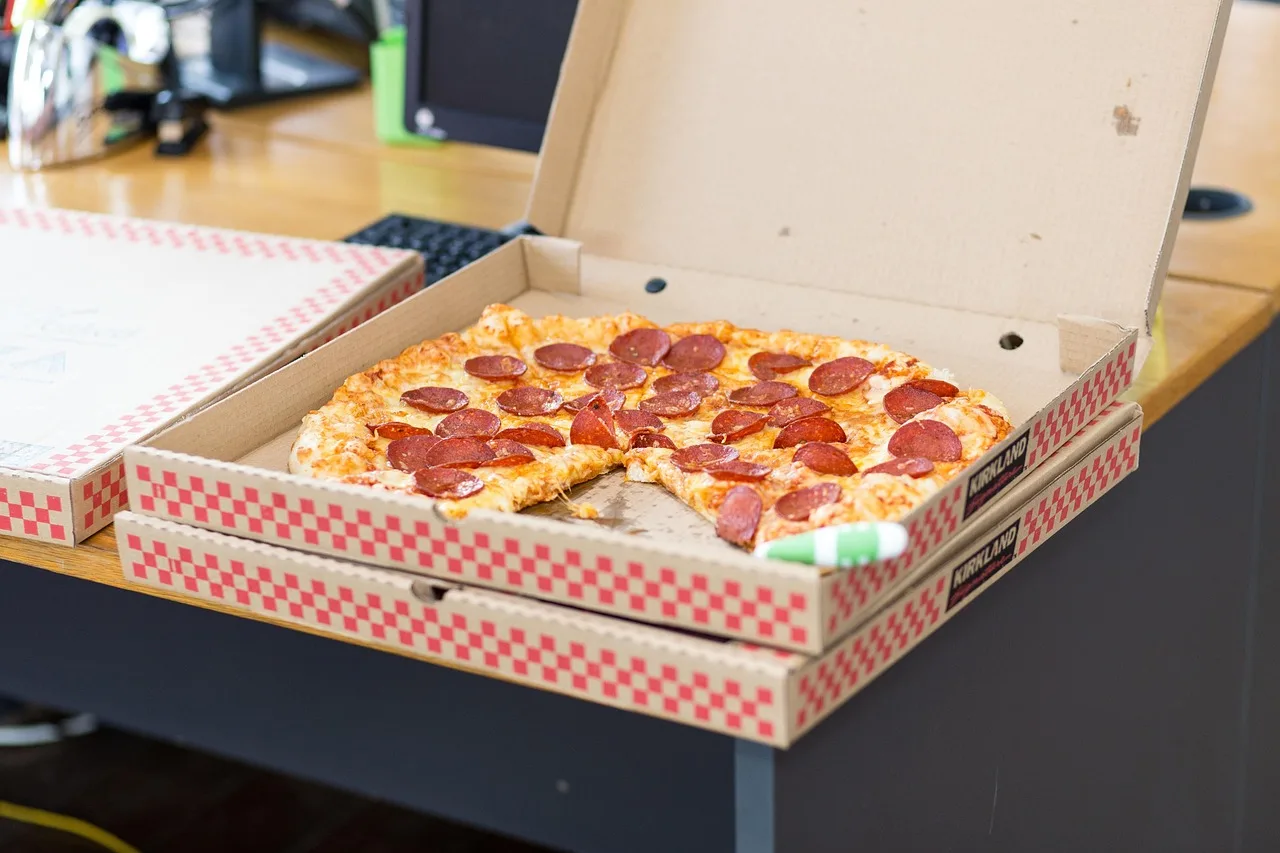 pizza, food, takeout, box, pepperoni, office, snack, pizza, pizza, pizza, pizza, pizza. Meal prep delivery driver Canada: Ontario's CVOR trigger