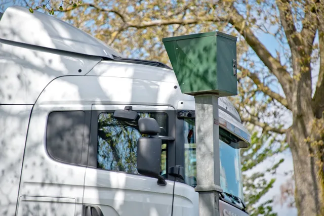 radar, speed trap, radar device, speed camera, blitzmaraton, truck, quickly, speed, measurement, driver's license, drivers, toll, police, mission, exceed, speedometer, increased, driver's cab, country road, highway. Meal Prep Delivery Driver Compliance: What Owners Must Check Before the First Route