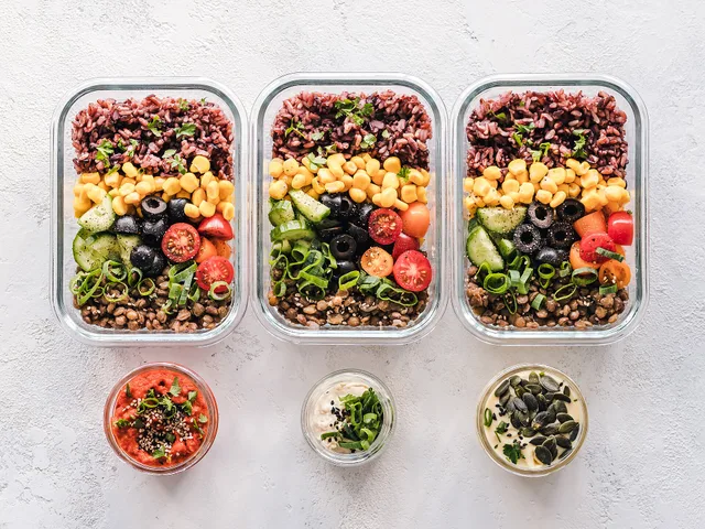 Meal prep glass container. Meal Prep Subscription Box vs Pickup: Kitchen Fit
