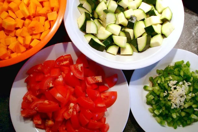 salad, tomatoes, zucchini, carrots, plate, ingredients, zucchini, zucchini, zucchini, zucchini, zucchini. Why Do Meal Prep Subscriptions Cancel? The Churn Signals Owners Can Fix